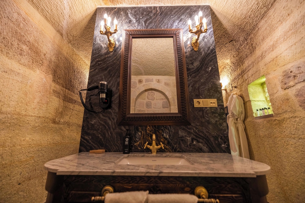 Deluxe Suite, 1 Double Bed (Cave, Turkish Bath) photo 2