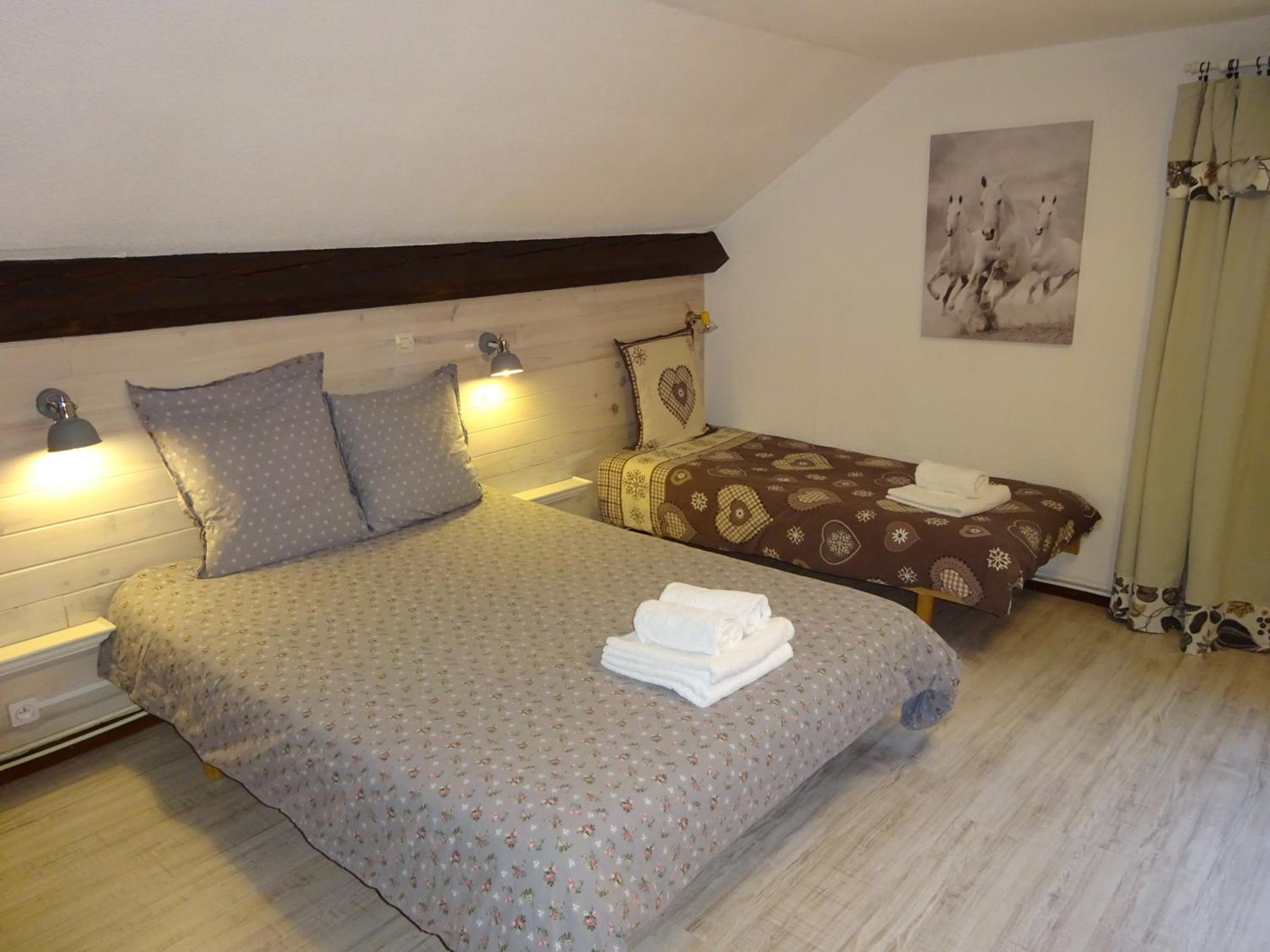 Triple Room with Bathroom - Photo 2
