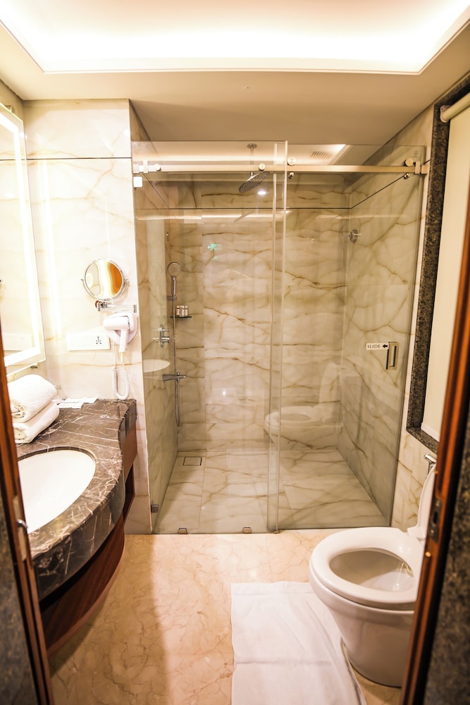 Deluxe Room - Photo 9