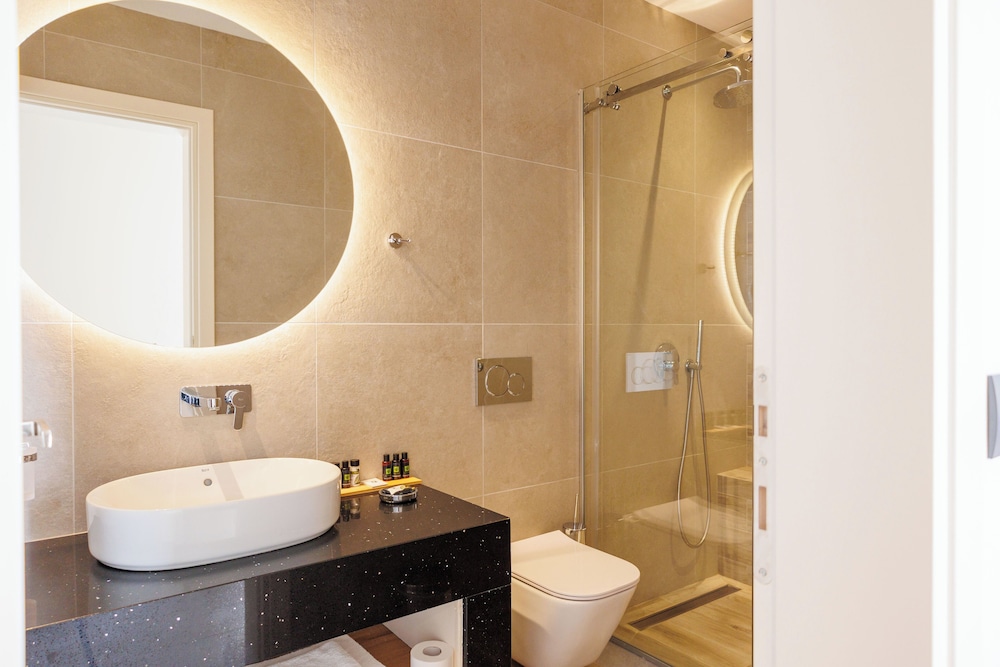 Deluxe Suite, Sea View - Photo 5