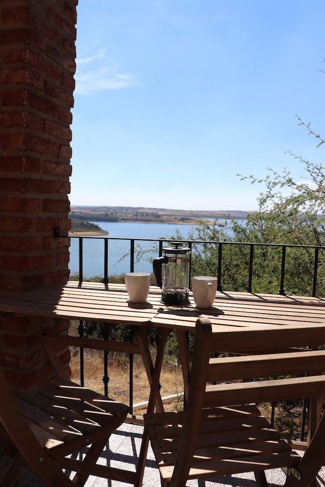 Comfort Villa, 2 Bedrooms, Non Smoking, Lake View photo 3