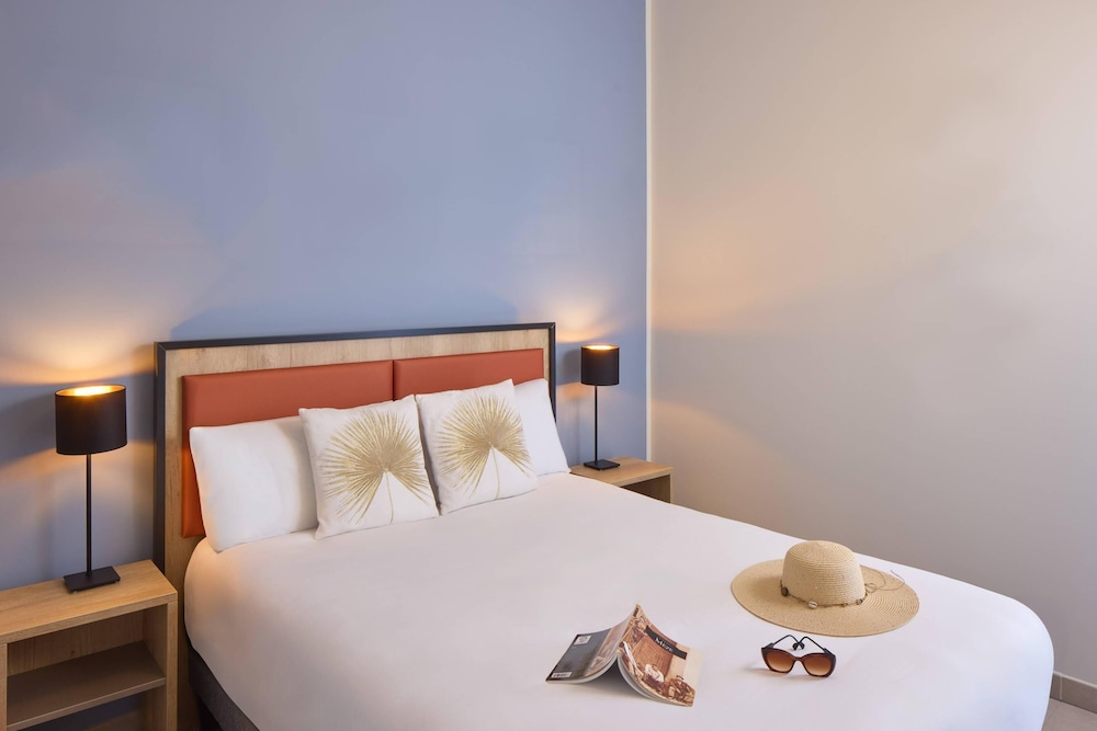 Room, 1 Queen Bed, Non Smoking (Upgrade) photo 3