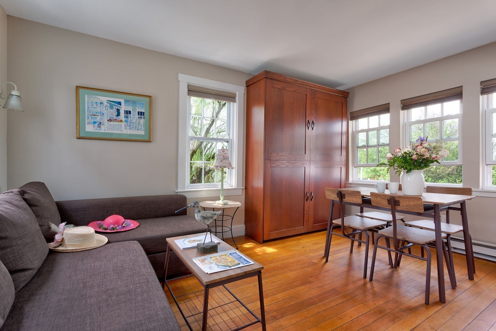 Dory Cottage (Pet Friendly)