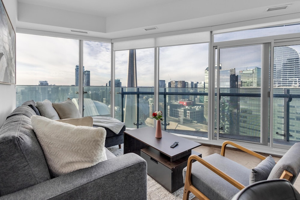 Signature Apartment, Multiple Beds, City View thumbnail 6