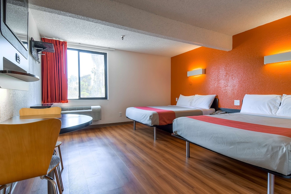 Standard Room, 2 Queen Beds, Non Smoking, Refrigerator & Microwave photo 2