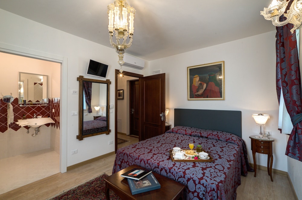 Luxury Suite, 1 Bedroom, Ensuite, Park View