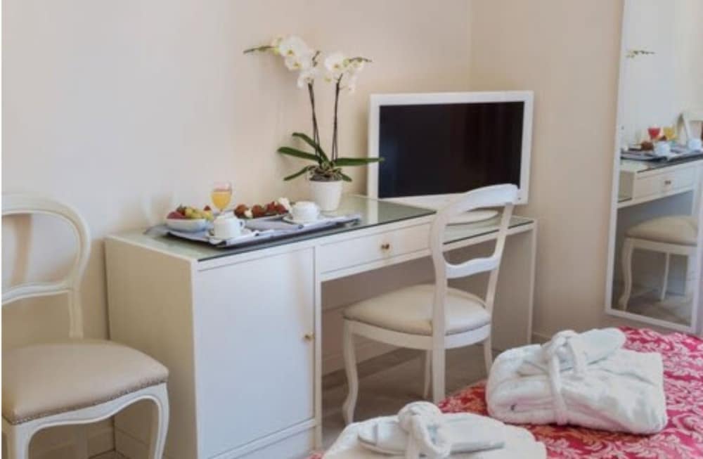 Economy Double Room photo 3