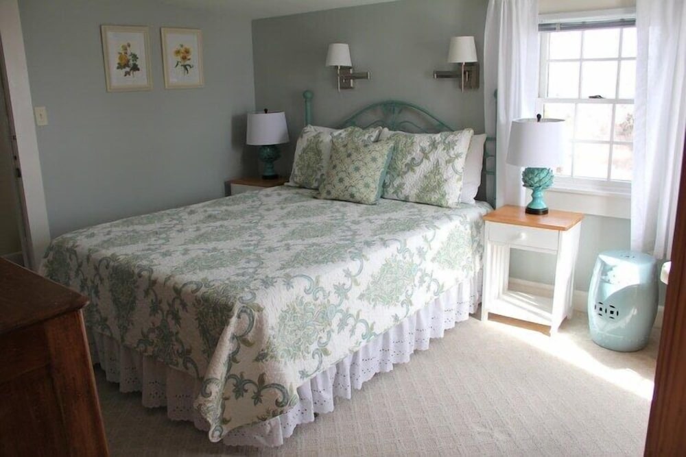 Queen Room: Balcony & Ocean View: 304 photo 1