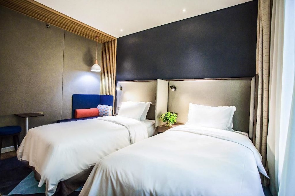 Standard Room, 2 Twin Beds (Extra Floor Space) photo 3