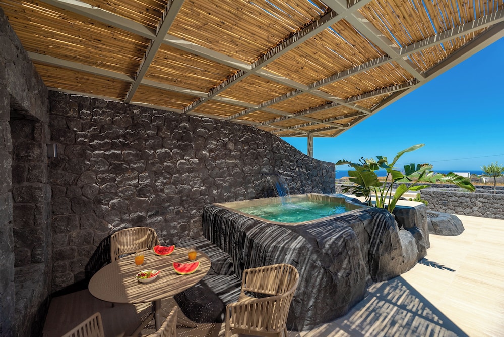 Deluxe Double Room, Balcony, Partial Sea View