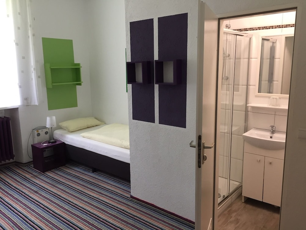 Basic Double Room photo 1
