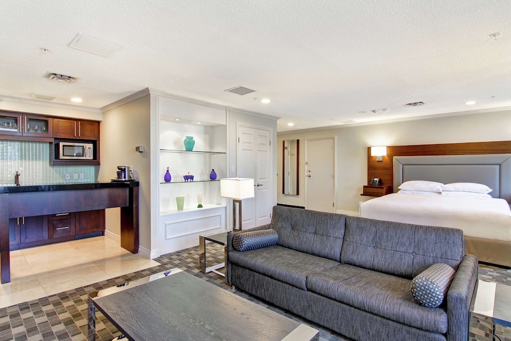 Suite, 1 King Bed with Sofa bed, Kitchen - Photo 4