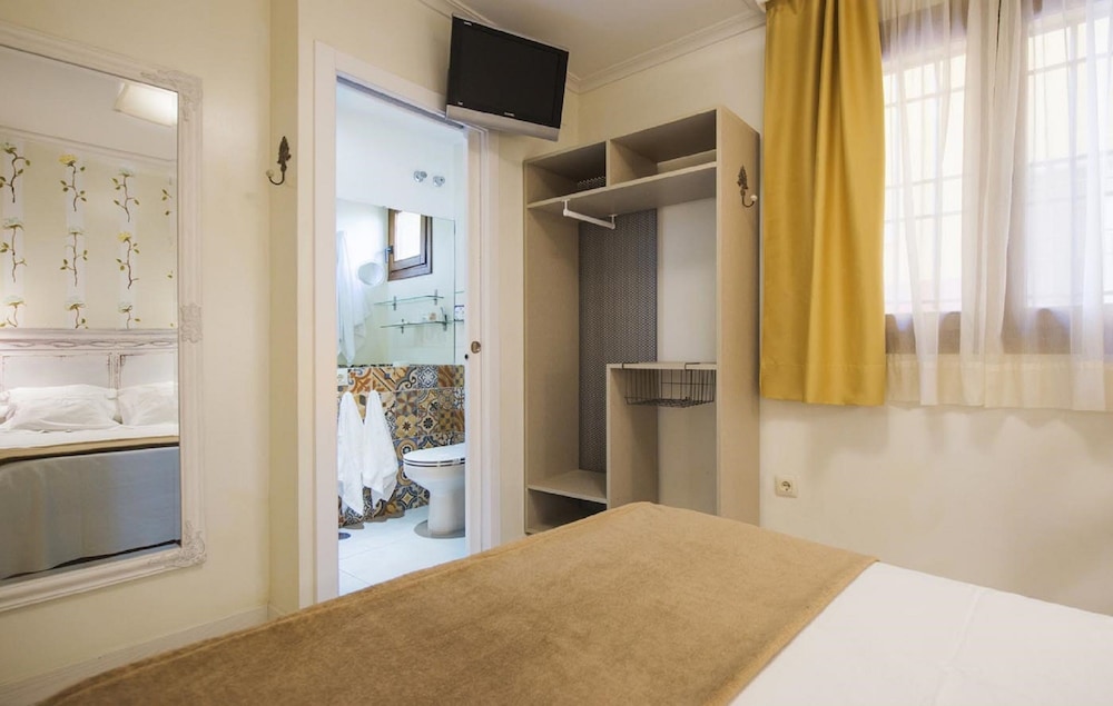 Double Room - Photo 2