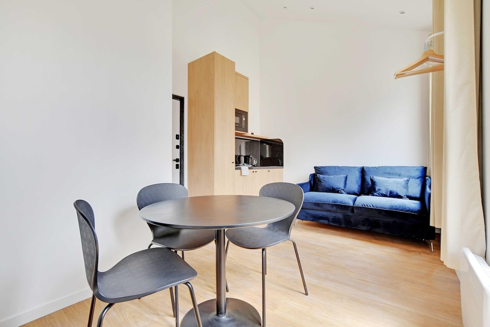 Apartment photo 2