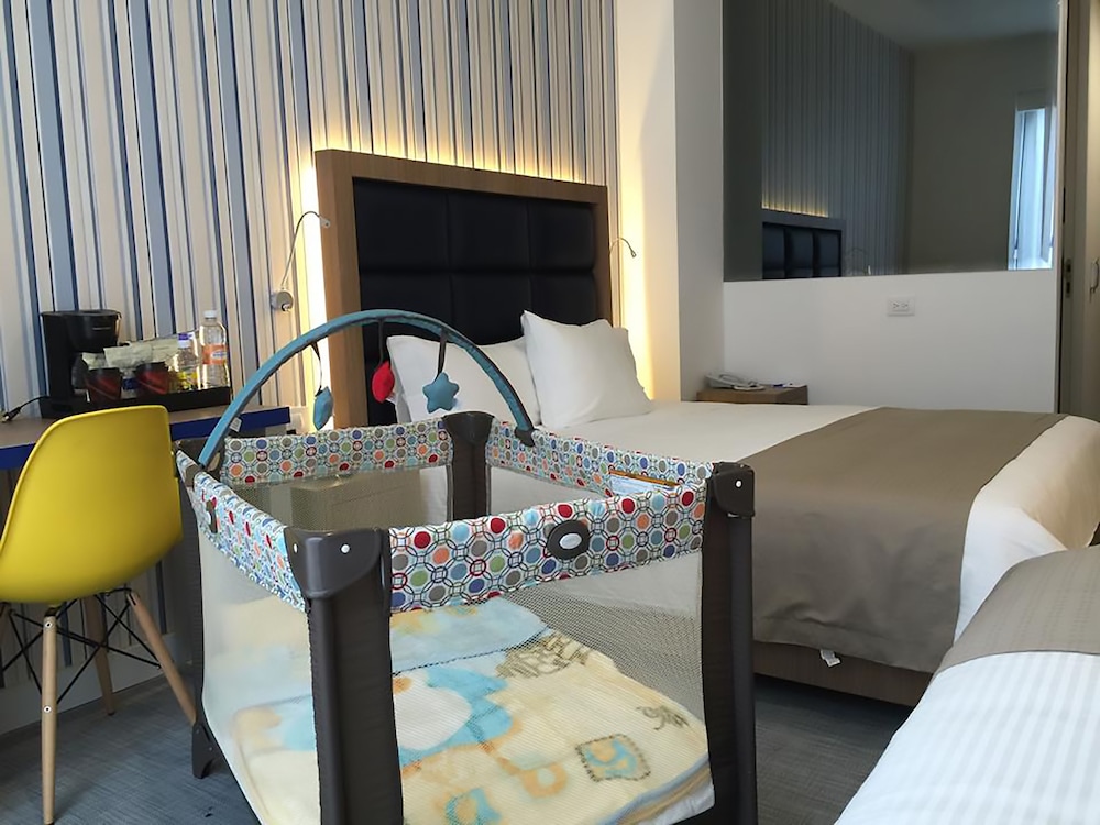 Family Room, Multiple Beds, Non Smoking photo 1