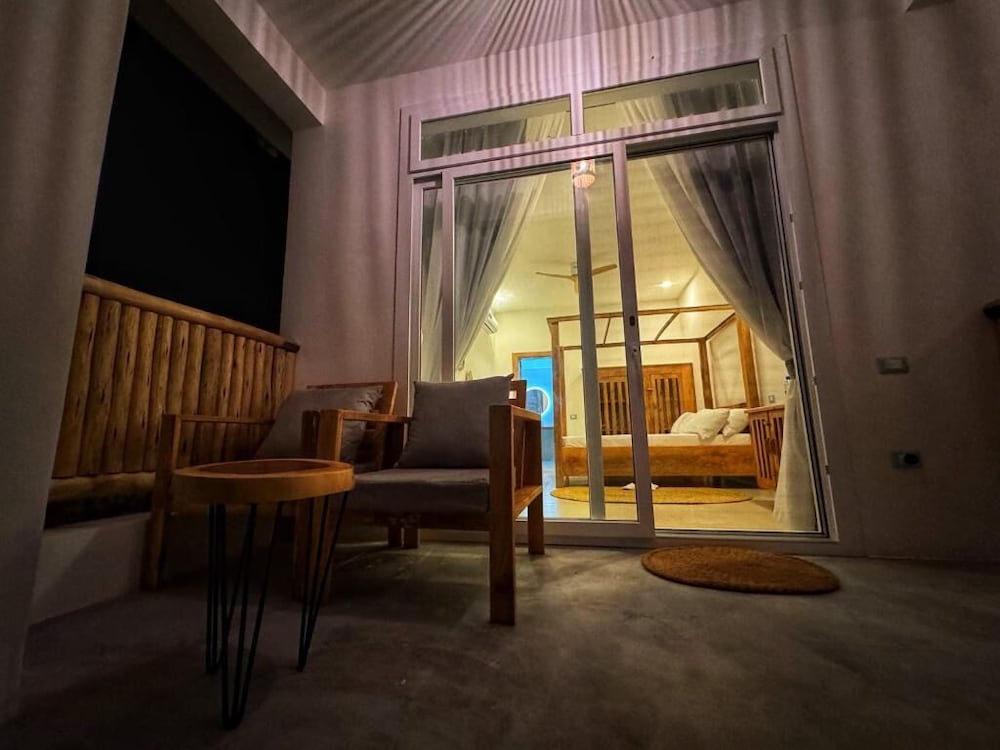 Deluxe Suite, Pool View