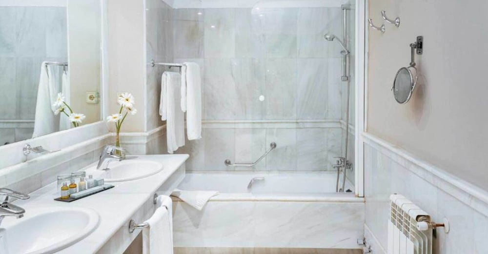 Standard Twin Room (3 Adults) - Photo 4