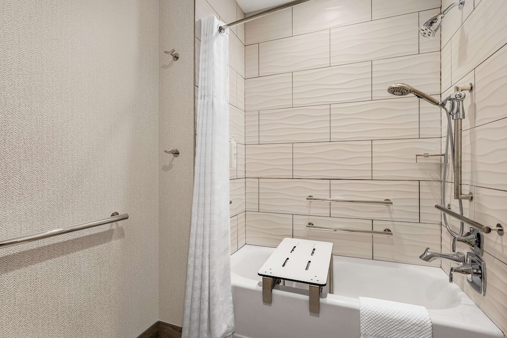 Suite, 1 King Bed, Accessible, Bathtub - Photo 6
