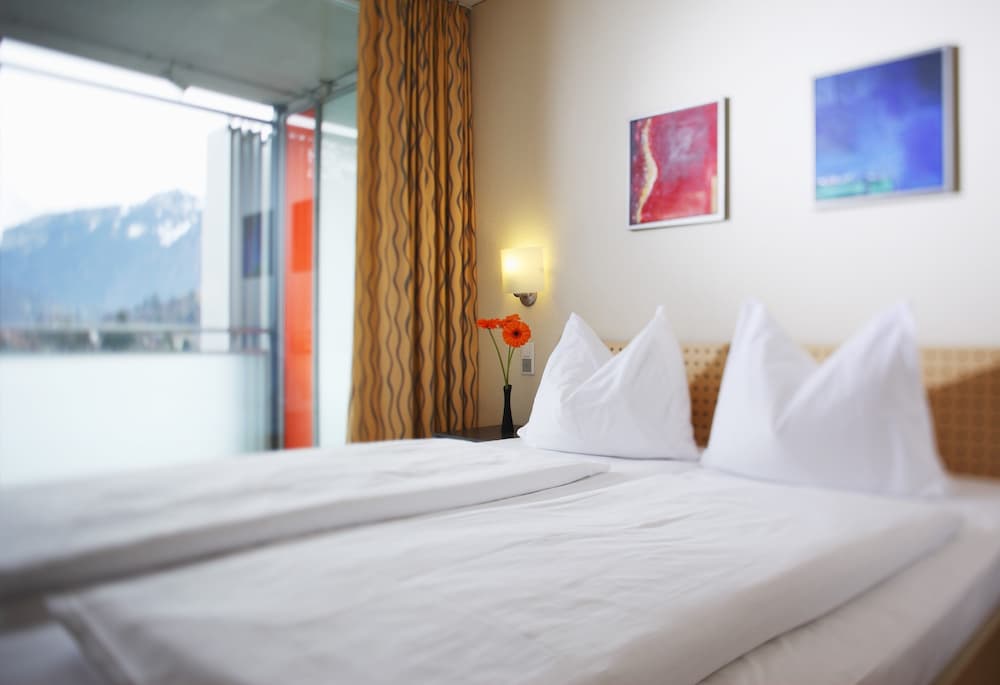 Premium Studio, 2 Twin Beds, Balcony, Mountain View