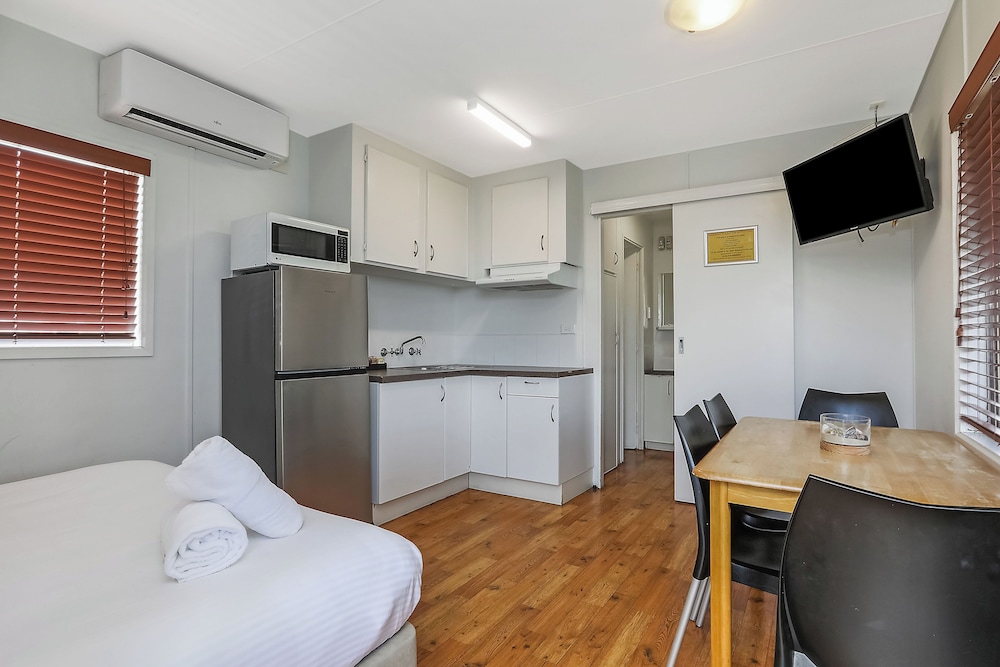 Economy Cabin - Sleeps 4 - Dog Friendly photo 1