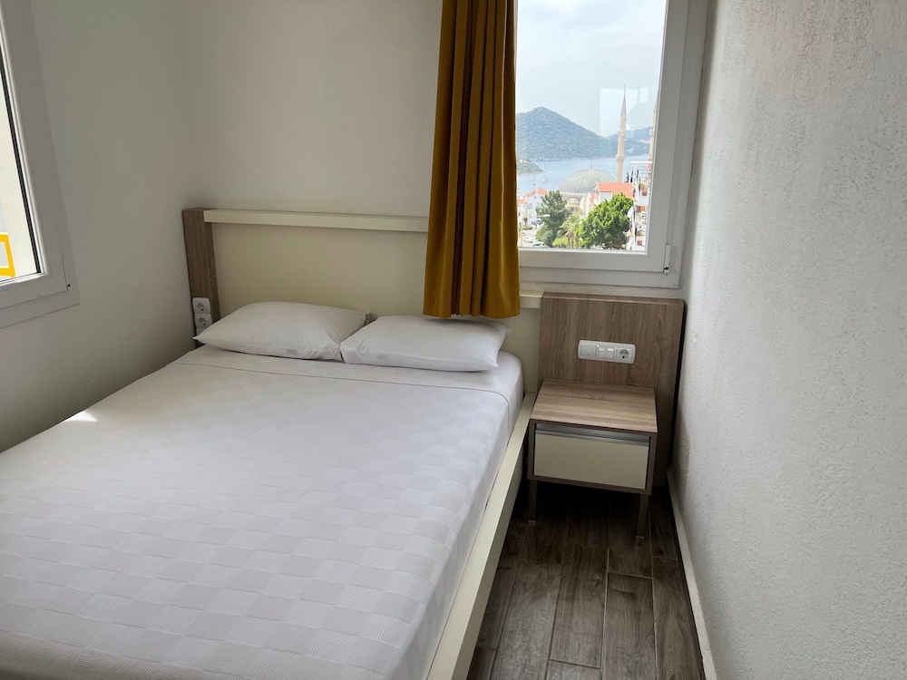 Standard Room, 1 Double Bed, Non Smoking, Sea View - Photo 4
