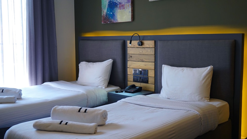 Standard Twin Room - Photo 5