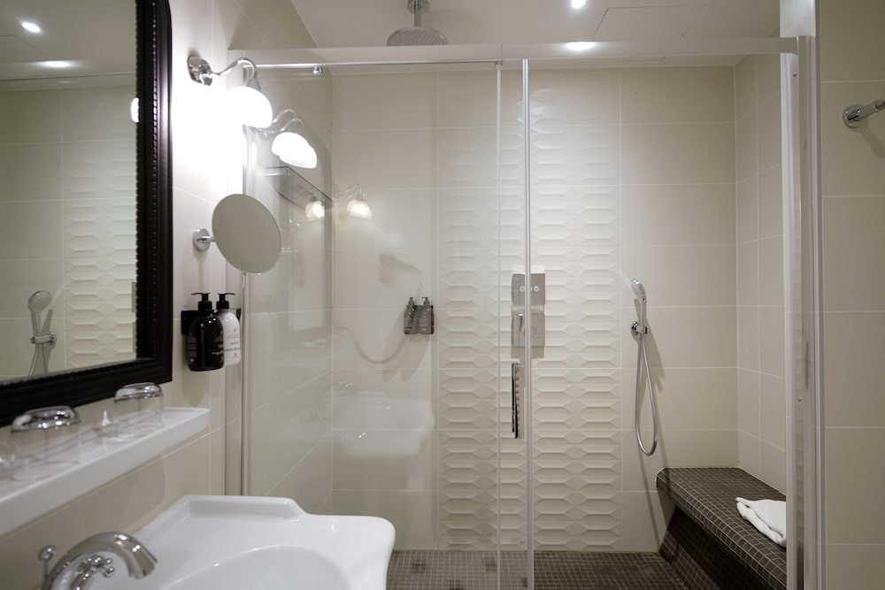 Junior Suite, Multiple Beds - Photo 7