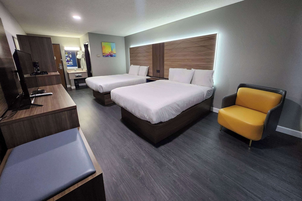 Room, 2 Queen Beds, Non Smoking photo 2