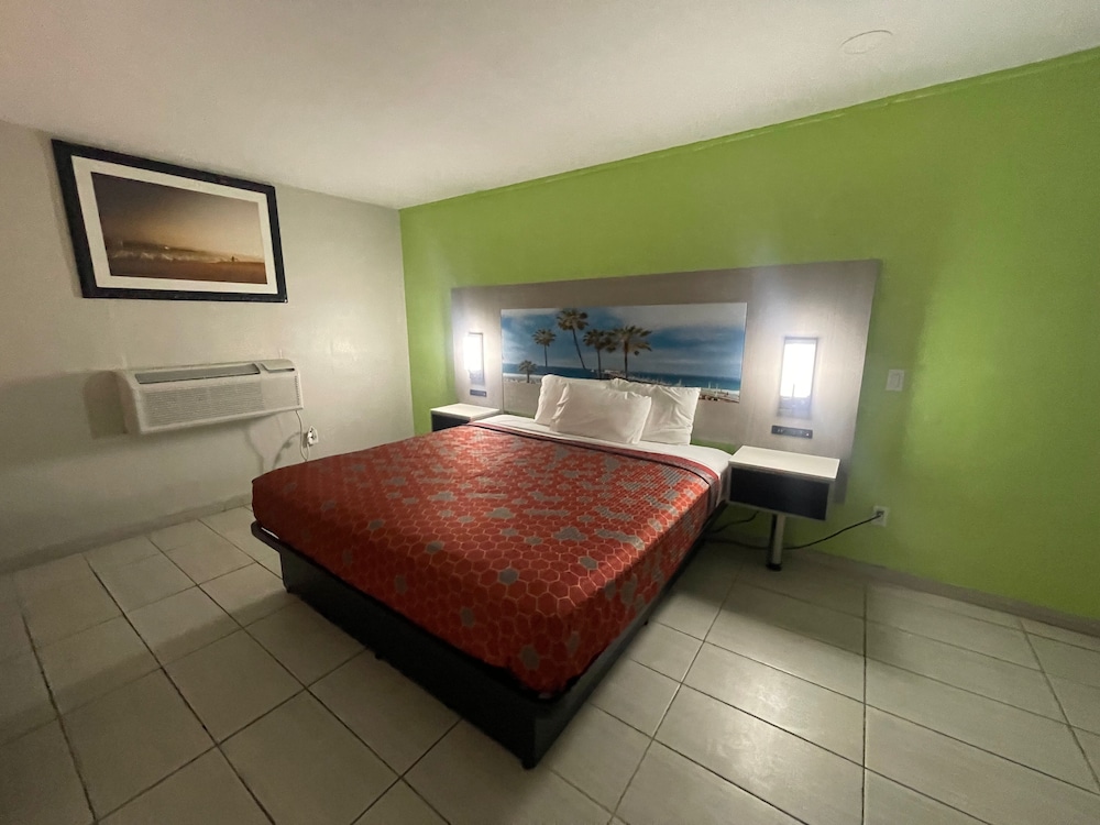 Superior Room, 1 King Bed, Non Smoking photo 1