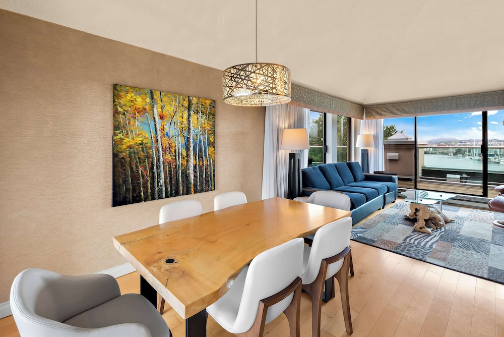 Suite, 1 King Bed, Kitchen, Harbor View (Penthouse;with Sofabed) photo 2