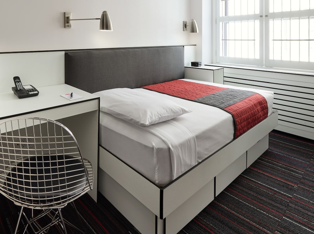 Room, Private Bathroom (Single Pod)