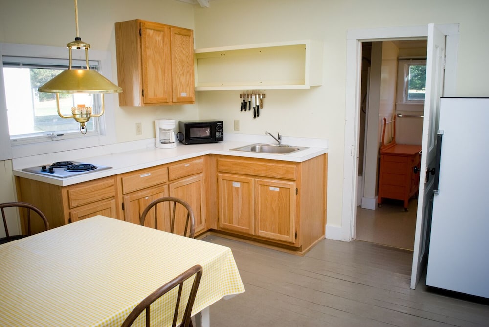 Standard Room, 1 King Bed, Non Smoking (2 Bedroom Cottage) photo 2