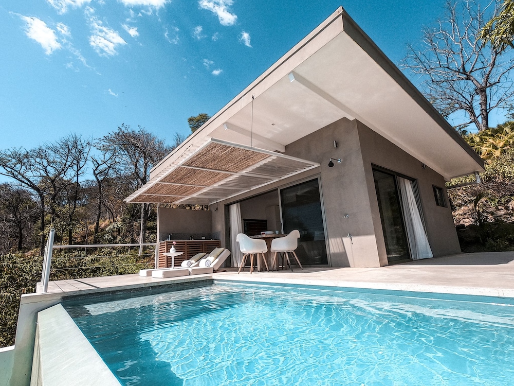 Deluxe Bungalow, Private Pool, Sea View photo 2