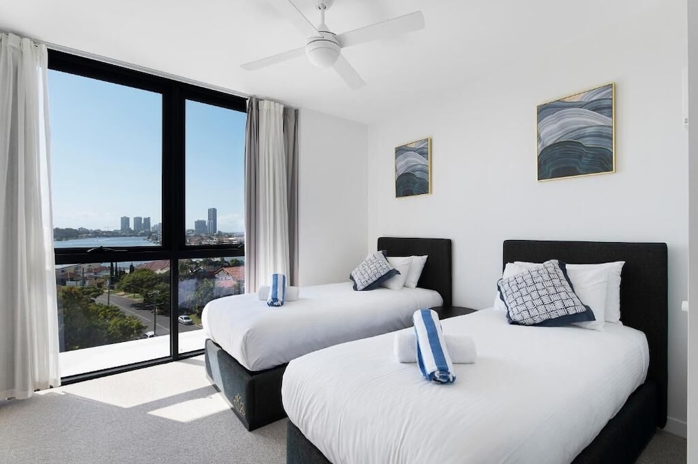 Deluxe Apartment, Canal View