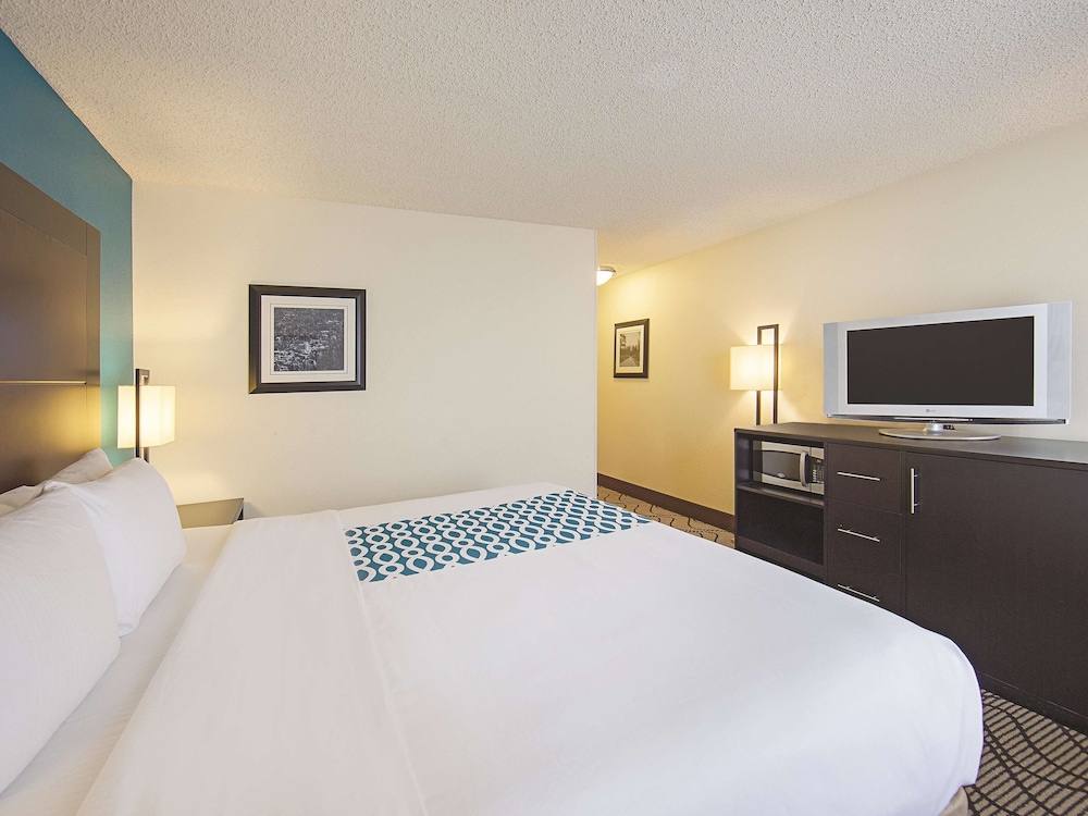 Room, 1 King Bed, Non Smoking - Photo 1