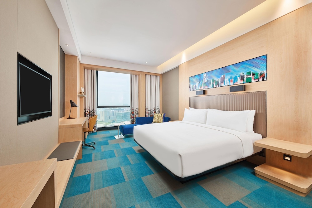 Room, 1 King Bed (Breezy) photo 3