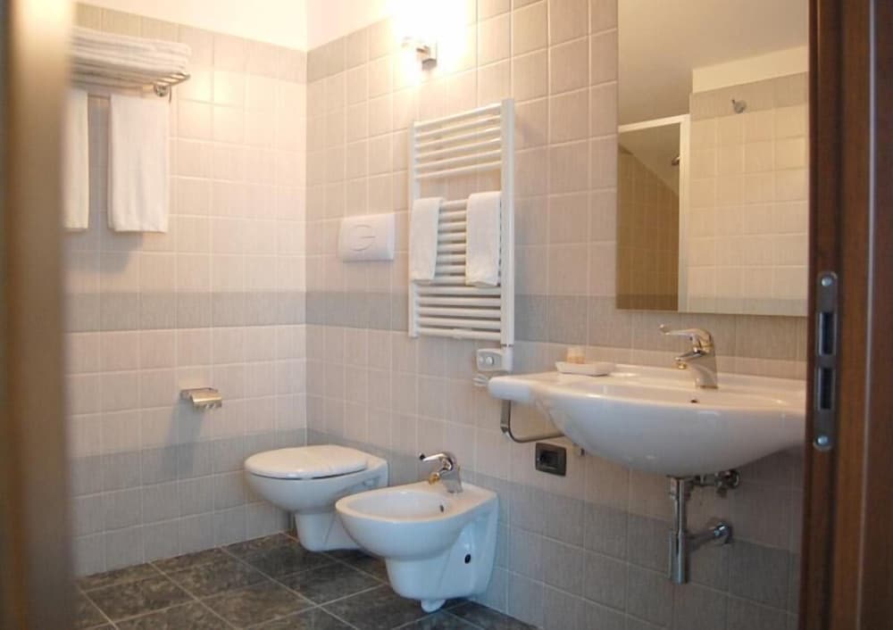 Standard Double Room Single Use photo 2