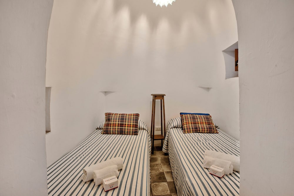 Family Villa, Multiple Bedrooms (Trulli Silvana In Locorotondo)