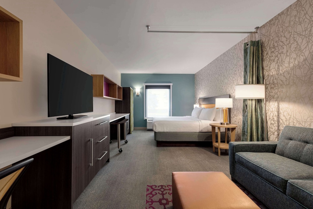 Suite, 2 Queen Beds, Accessible, Bathtub (Mobility & Hearing) - Photo 2