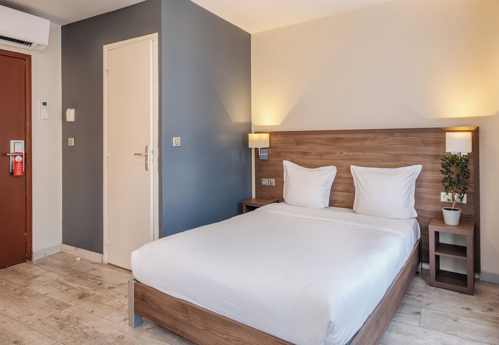 Triple Room, street view photo 2
