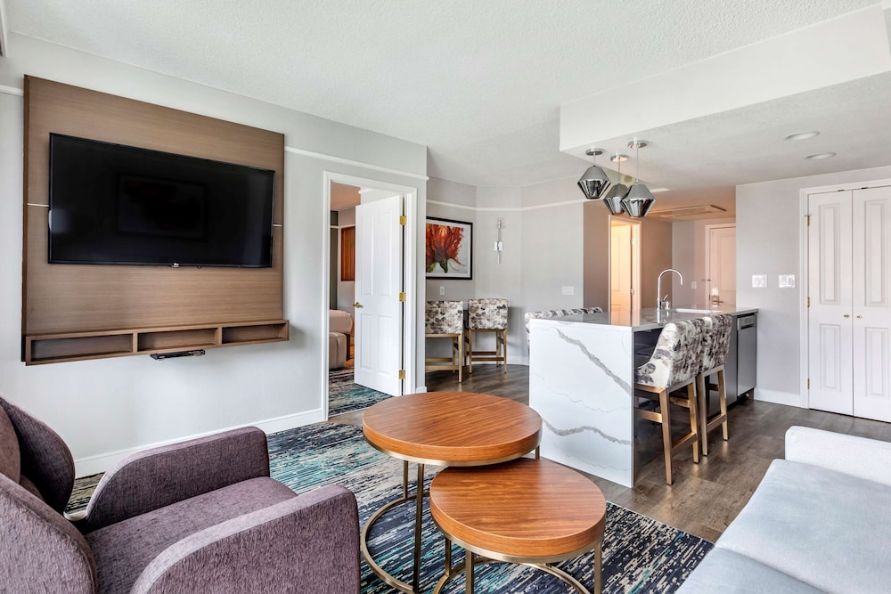 Suite, 1 King Bed with Sofa bed, Hearing Accessible, Kitchen (Hearing) - Photo 5