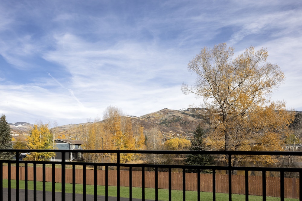 Room, 2 Queen Beds, Courtyard View (Outdoor Living Area) - Photo 3