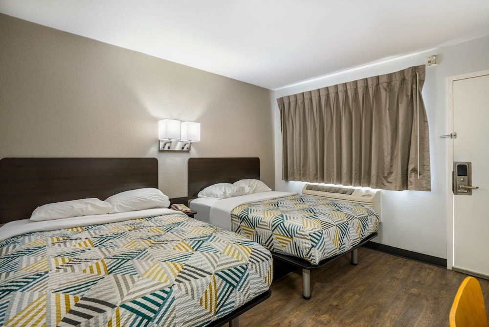 Standard Room, 2 Double Beds, Non Smoking photo 1