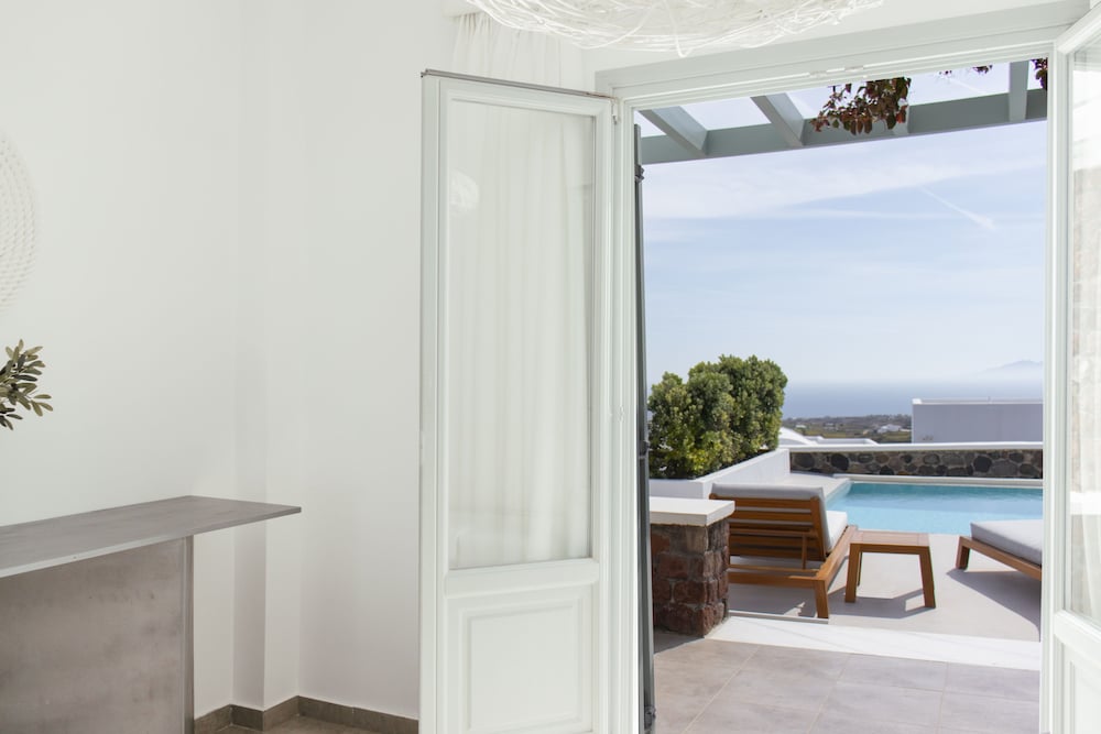 Pool Suite with Sea view - Photo 14