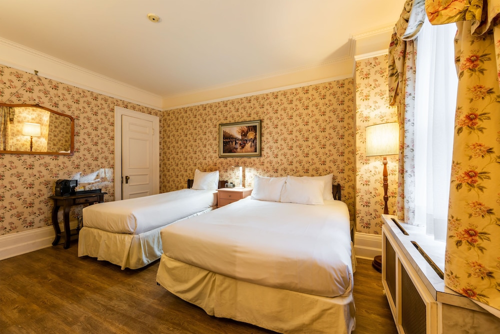 Standard Triple Room, Multiple Beds, Garden View thumbnail 6