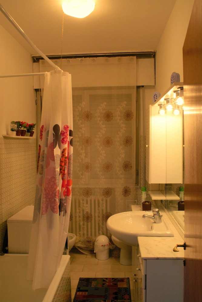 Deluxe Double or Twin Room, 1 Bedroom, Shared Bathroom photo 2