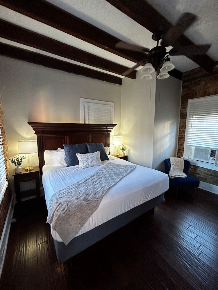 Premier Room, 1 King Bed, Non Smoking - Photo 1