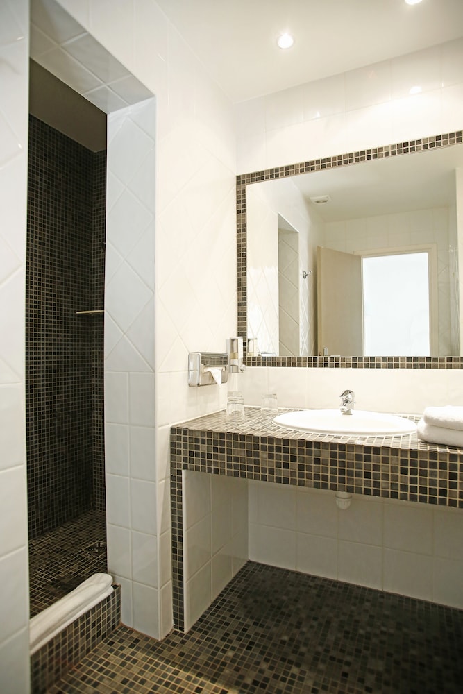 Comfort Triple Room (Patio) - Photo 2