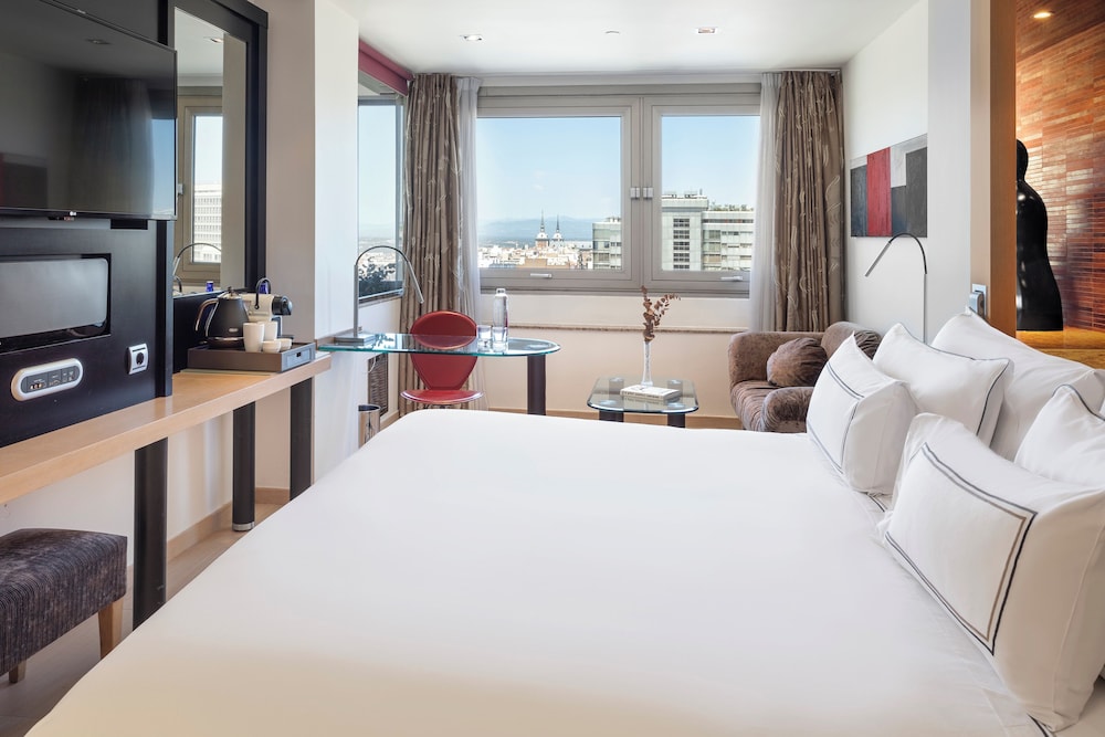 Grand Room (Premium Views - The Level Access)