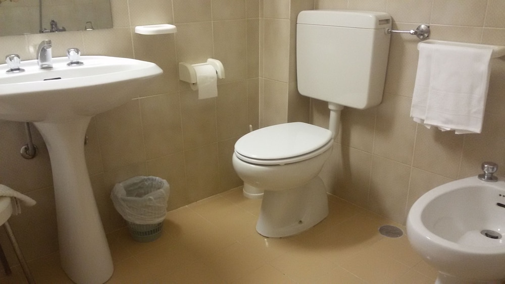 Basic Double Room - Photo 8